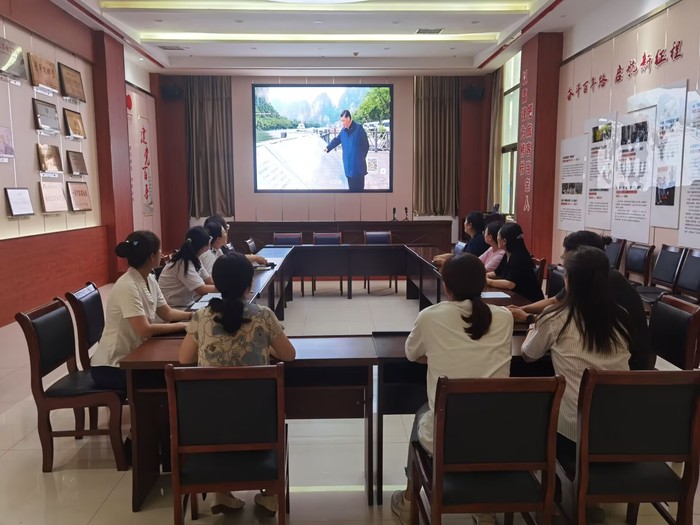 8月20日，新浦汽車總站雷鋒車支部委員會，二樓黨員活動(dòng)室，參會人數(shù)14人.jpg