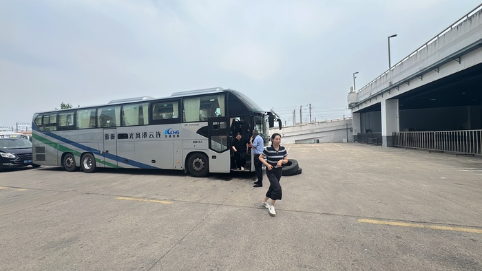 連汽定制客運事業(yè)部開展安全應(yīng)急演練 提升應(yīng)急處置能力 (3).jpg