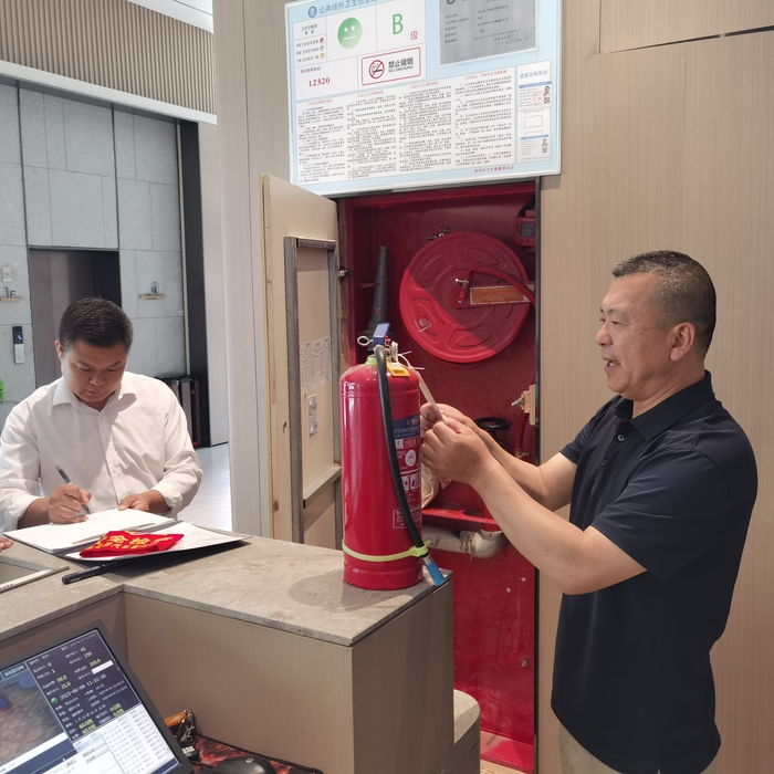 連汽定制客運事業(yè)部開展安全生產(chǎn)隱患大排查行動 (3).jpg
