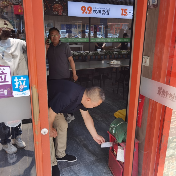 連汽定制客運事業(yè)部開展安全生產(chǎn)隱患大排查行動 (4).jpg