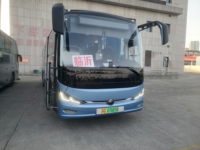 連汽定制客運(yùn)事業(yè)部臨沂班線車輛成功更型新能源汽車.jpg