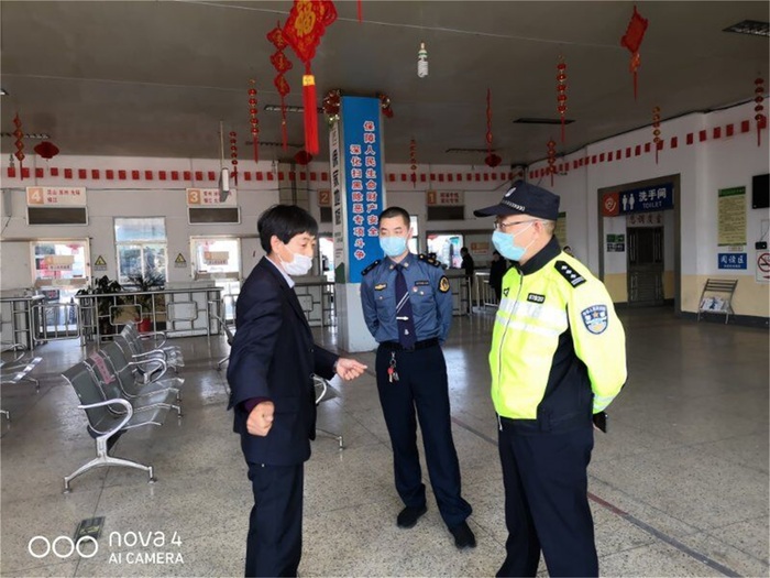 县交通疫情防控组检查灌南汽车站防控工作.jpg