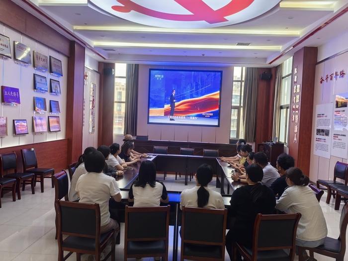 連汽定制客運事業(yè)部開展黨員固定學習日活動 (2).jpg