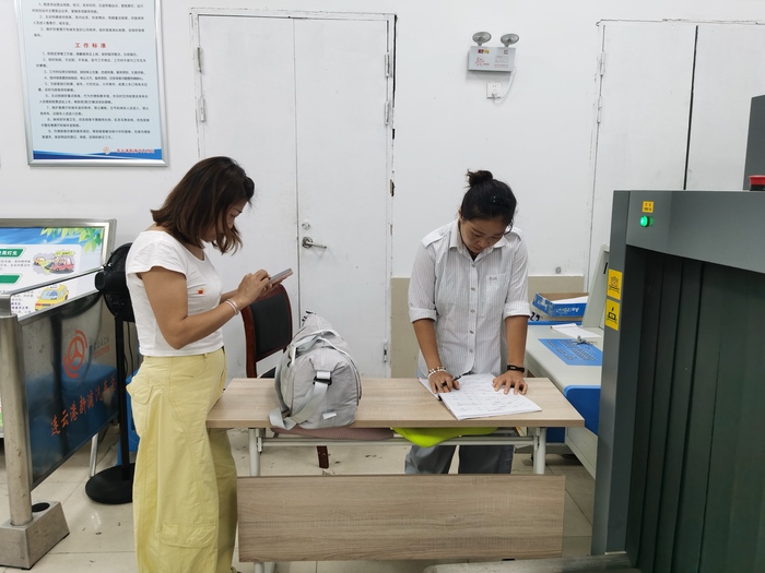 連汽定制客運事業(yè)部駕駛員宋斌拾金不昧受贊譽 (2).jpg