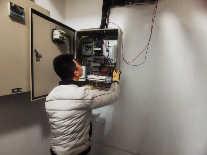 信息報(bào)道：金盛公交公司開展秋季用電專項(xiàng)檢查 織密安全防護(hù)網(wǎng).jpg