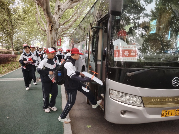 連汽定制客運事業(yè)部護航新海實驗中學(xué)研學(xué)之旅 (3).jpg