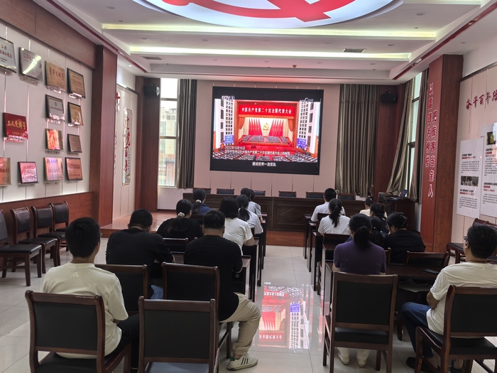 連汽定制客運(yùn)事業(yè)部開展黨員固定學(xué)習(xí)日活動(dòng) (3).jpg