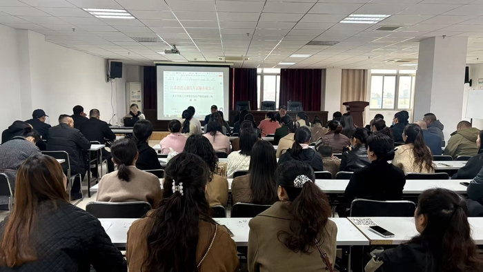 連汽灌云欣達(dá)校車(chē)召開(kāi)秋季安全警示教育以 (2).jpg