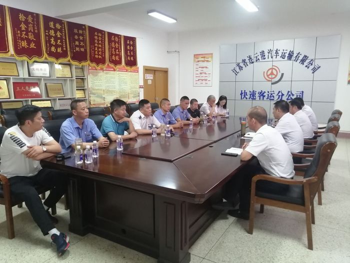 快客公司召开迎“八一”退伍军人座谈会2.jpg