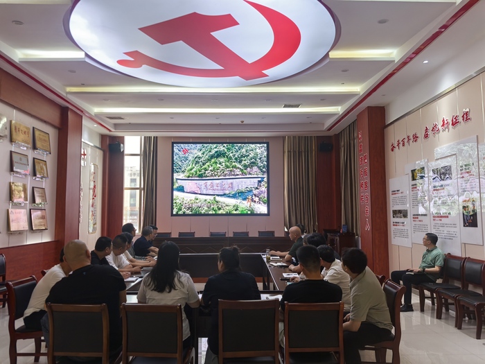 連汽定制客運(yùn)事業(yè)部開展黨員固定學(xué)習(xí)日活動2.jpg