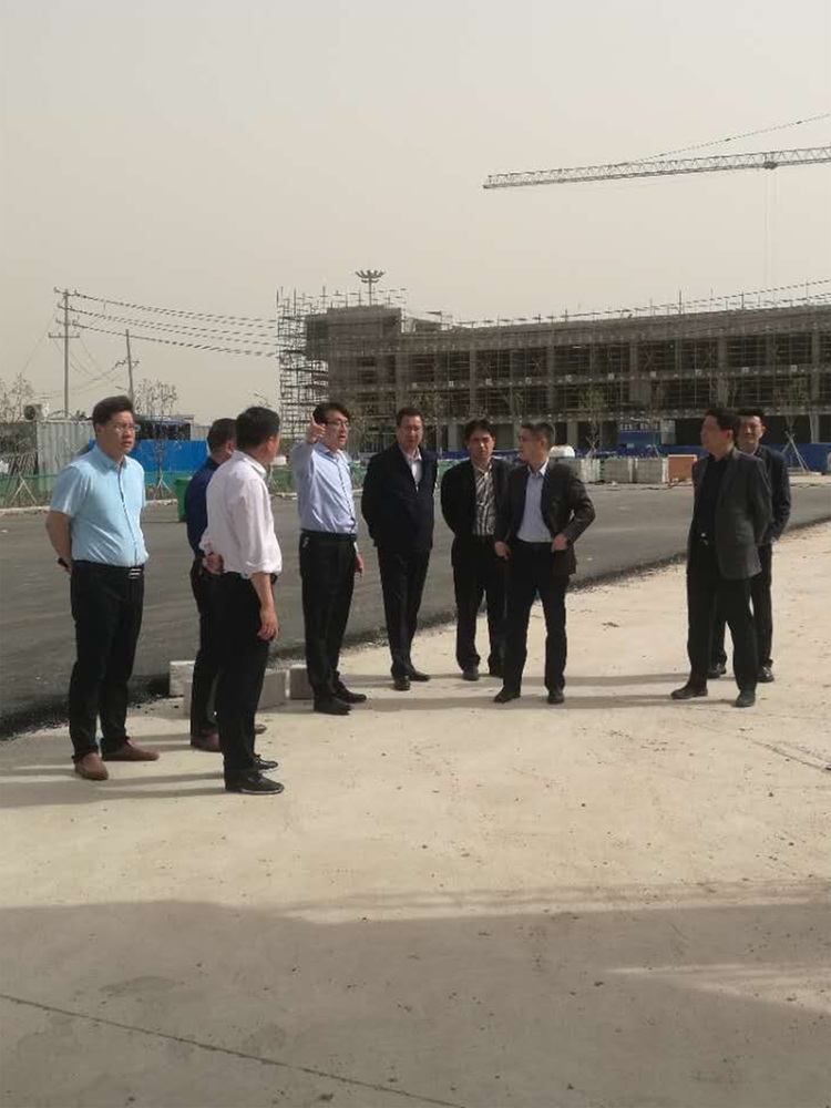 集團黨委副書記、總經(jīng)理仲偉濤來灌南新車站調(diào)研指導(dǎo)工作 (2)_看圖王.JPG