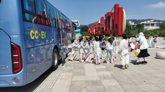 連汽定制客運事業(yè)部圓滿完成幼小學(xué)用車保障任務(wù).jpg