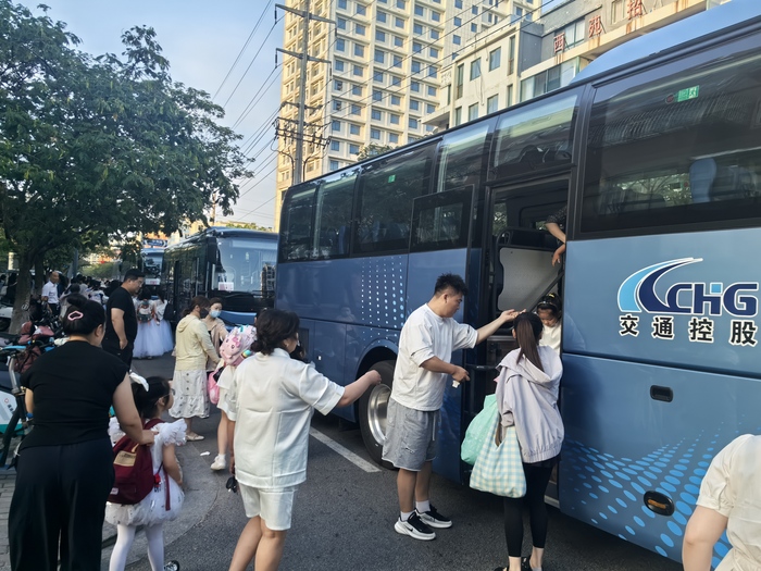 連汽定制客運事業(yè)部圓滿完成幼小學(xué)用車保障任務(wù) (4).jpg
