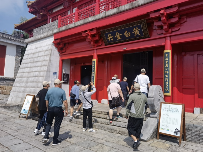 連汽新浦汽車總站“雷鋒車”研學(xué)中心創(chuàng)新開(kāi)展“東方鹽湖城”療休養(yǎng)研學(xué)游活動(dòng) (3).jpg