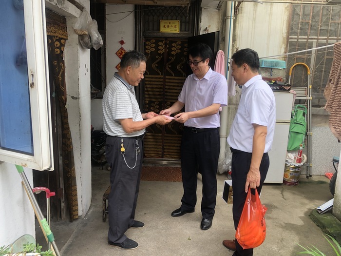 灌南公司开展走访慰问“军转干”活动 (2).JPG