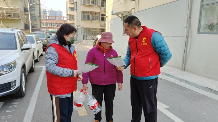 連汽新浦汽車總站“雷鋒車”組黨支部開展黨員“雙報到”暨學(xué)雷鋒志愿服務(wù)活動 (4).jpg