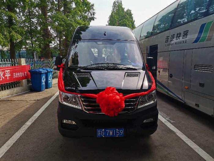 快客公司定制南京班線新車上線運(yùn)營2.jpg