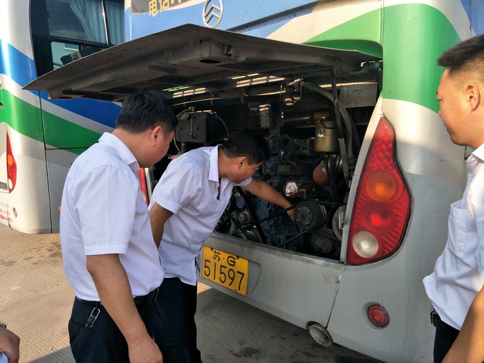 夏季高溫季節(jié)贛榆公司開展車輛專項(xiàng)安全隱患檢查 (3).jpg