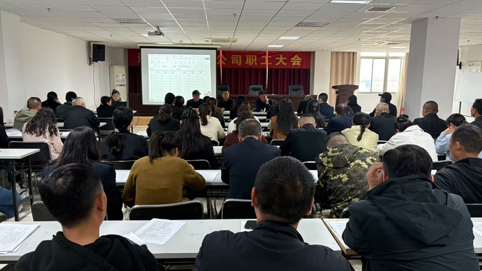 連汽灌云欣達(dá)校車召開(kāi)春季安全警示教育會(huì) (2).jpg