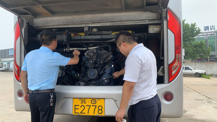 夏季高溫季節(jié)贛榆公司開展車輛專項(xiàng)安全隱患檢查 (5).jpg