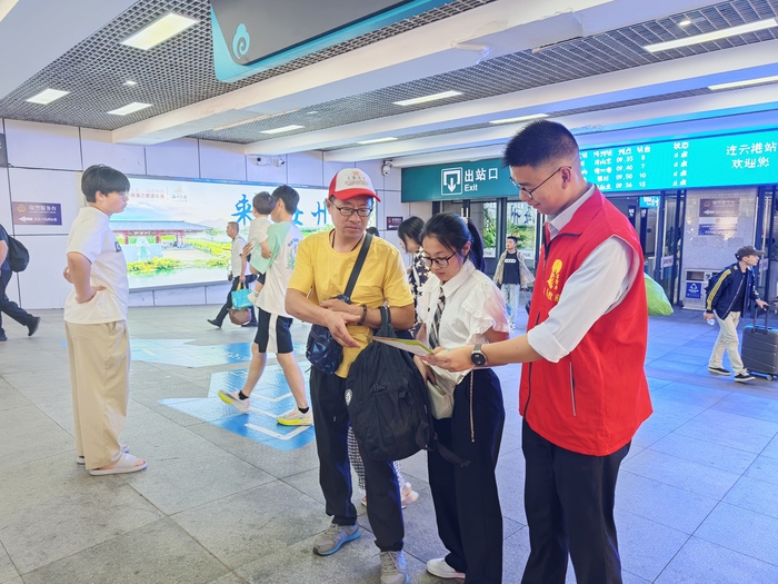 連汽定制客運(yùn)事業(yè)部開展安全生產(chǎn)咨詢?nèi)栈顒?dòng) (4).jpg
