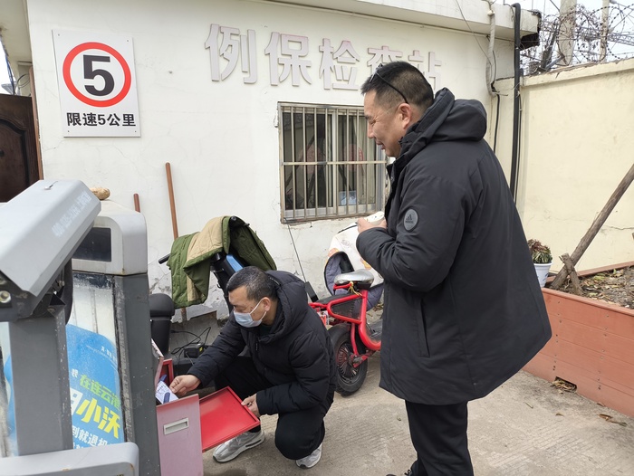 連汽定制客運(yùn)事業(yè)部扎實(shí)開展“事故隱患排查月”專項(xiàng)行動 (3).jpg