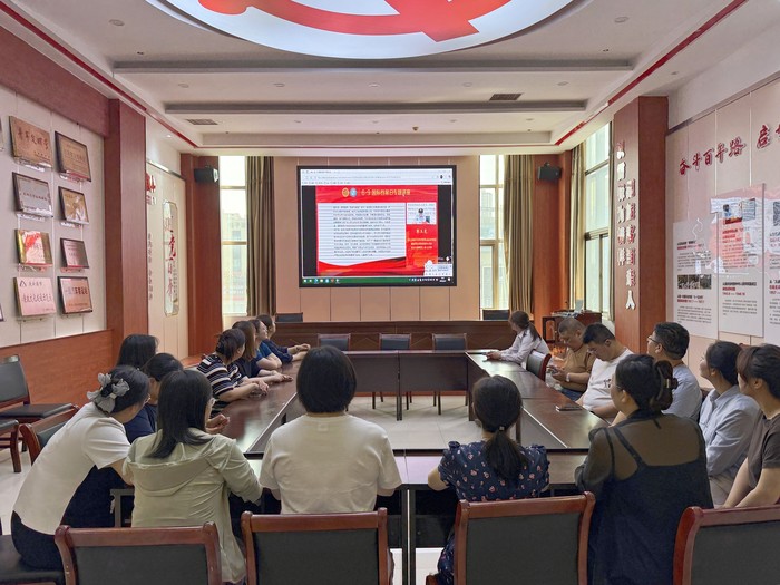連汽定制客運事業(yè)部開展檔案管理培訓暨專題講座學習活動 (2)_副本.jpg