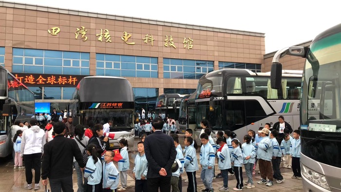 連汽新浦汽車總站“雷鋒車”研學中心助力萌娃研學游 (2).jpg