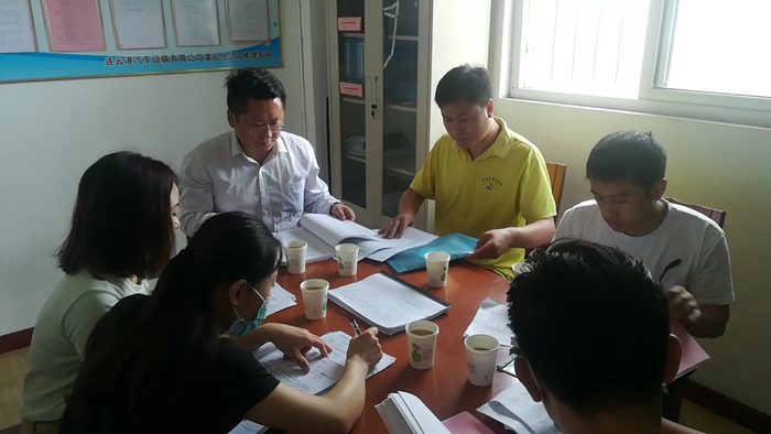 集團(tuán)安監(jiān)部檢查考評灌云公司安全合格班組推進(jìn)工作 (1).jpg