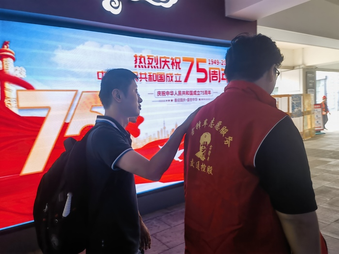 國慶佳節 連汽新浦汽車總站“雷鋒車”驛站暖心行動詮釋大愛 (2).jpg