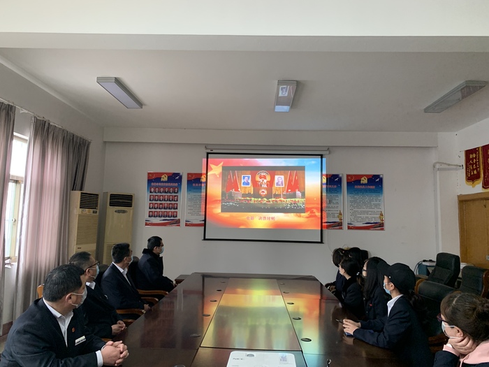 快客公司2020.4.20   4月信息11：快客公司組織黨員觀看《決勝時刻》.JPG