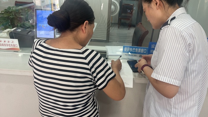 連汽新浦汽車總站張孟玲拾金不昧獲贊譽 (2).jpg
