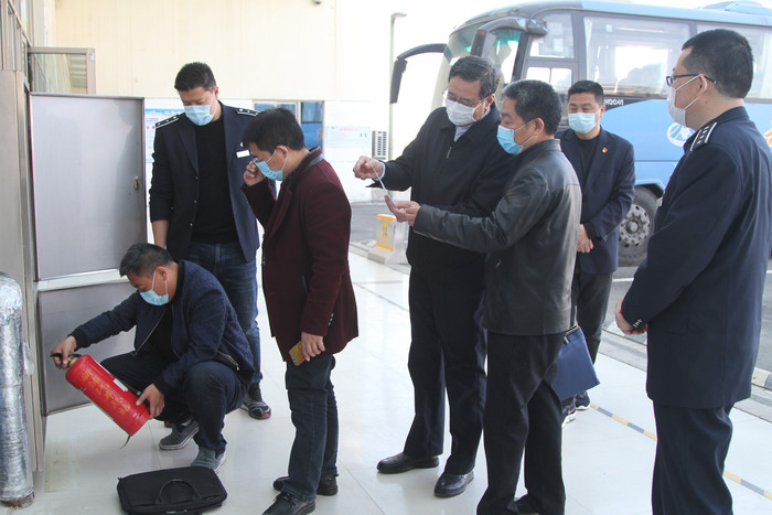 市安全生产第三督导组到汽车公司督查安全生产工作4_副本.jpg