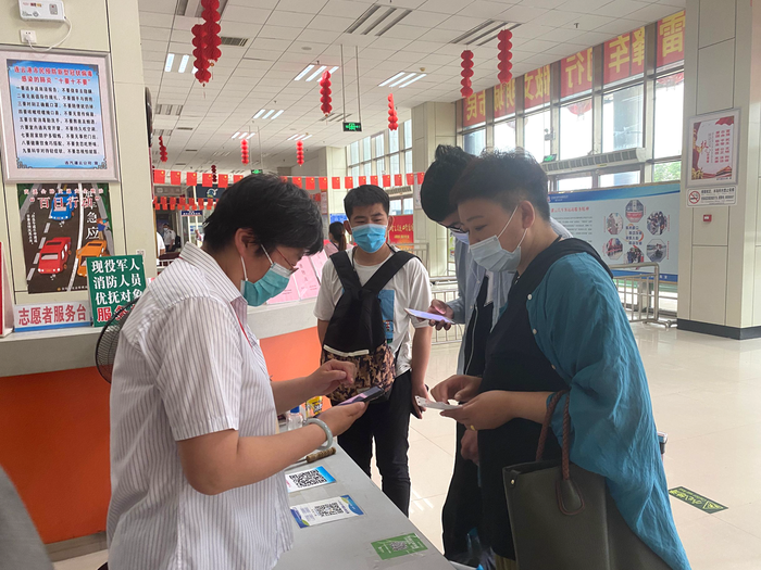 灌云公司开展便民出行志愿活动 (2).png